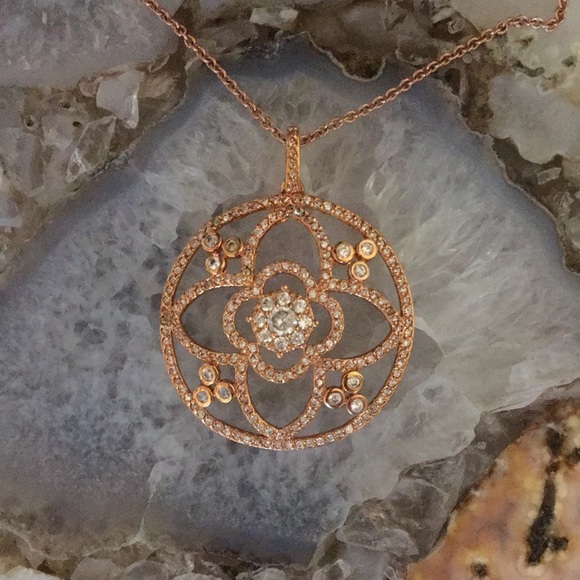 Alhambra Mandala Necklace - Picture 7 of 9